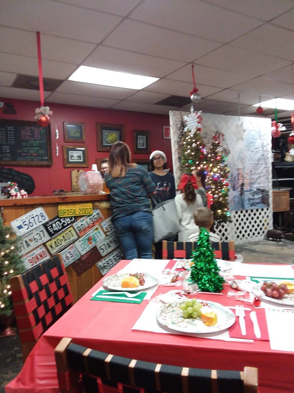 Rocking Pig BBQ Bakery & Catering | bakery | 103 W Dr M L King Jr Dr, Maxton, NC 28364, USA | 9108441093 OR +1 910-844-1093