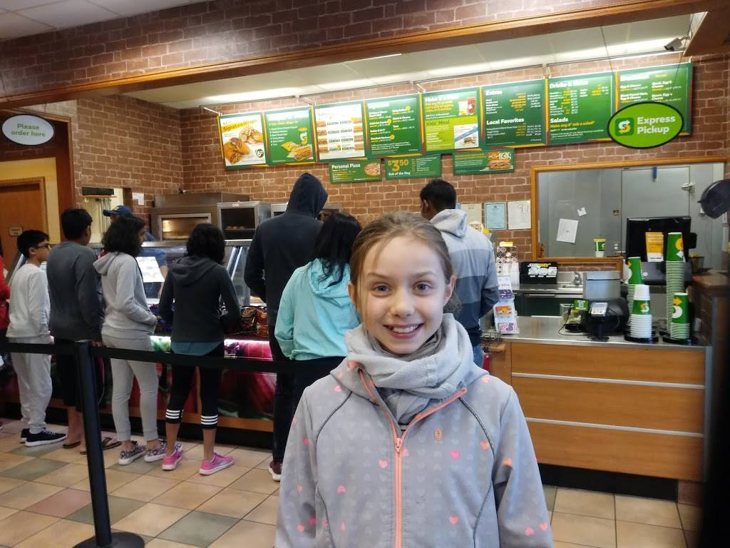 Subway | restaurant | 3002 S Memorial Pkwy, Huntsville, AL 35801, USA | 2564893737 OR +1 256-489-3737