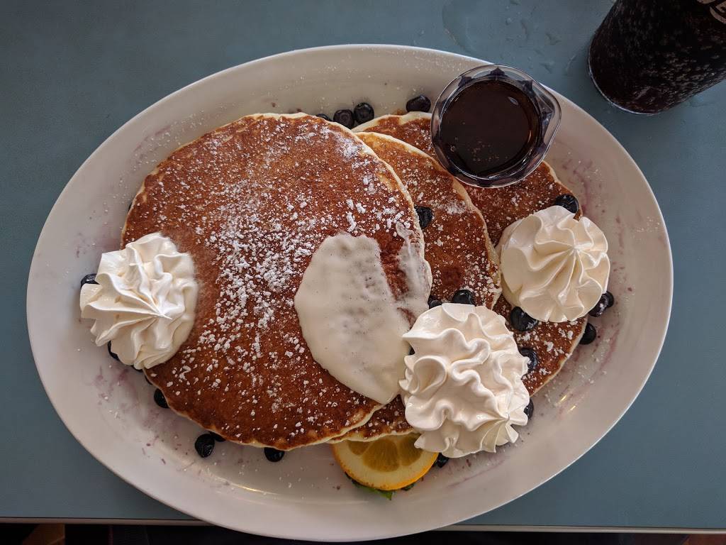 Breakfast Club Diner | restaurant | 228 N Coast Hwy, Oceanside, CA 92054, USA | 7607223124 OR +1 760-722-3124