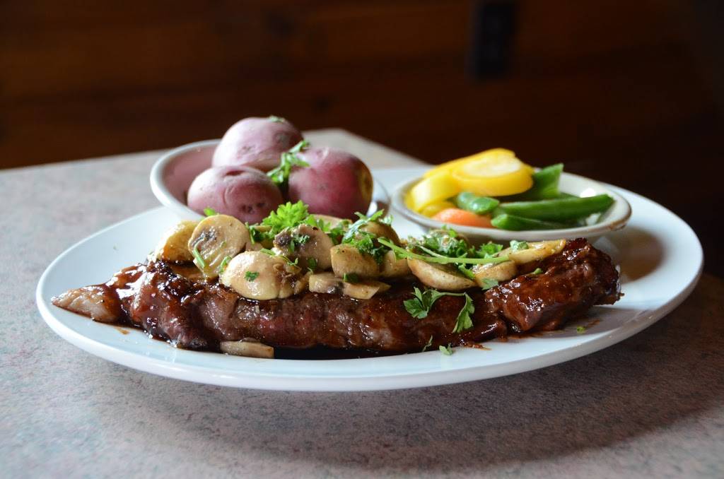 Three Guys & A Grill | restaurant | W7039 County Rd S R, Elkhart Lake, WI 53020, USA | 9208762535 OR +1 920-876-2535