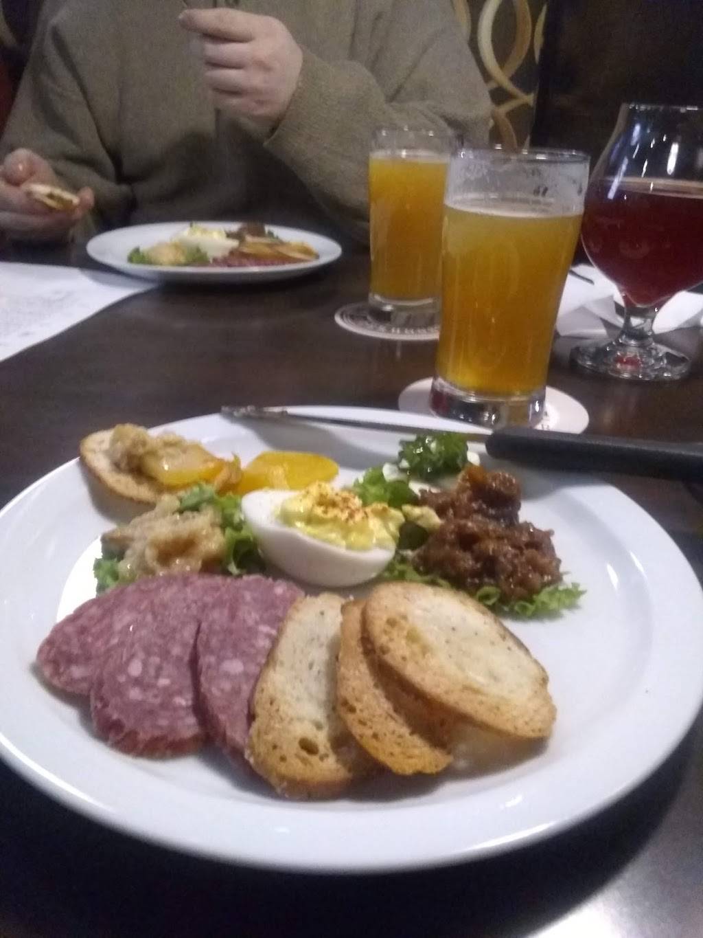 Corner Bar and Grill | restaurant | 1779 Tenth Line Rd, Orléans, ON K1E 3X2, Canada | 6134247305 OR +1 613-424-7305