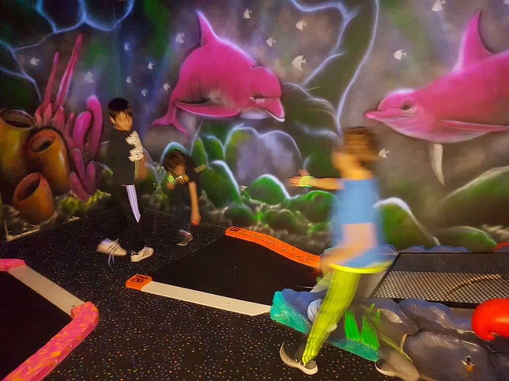 Zone 15 - Laser Tag, Mini-Putt, Réalité Virtuelle, Simulateurs d | restaurant | 3705 Autoroute des Laurentides, Laval, QC H7L 3H7, Canada | 4506814474 OR +1 450-681-4474