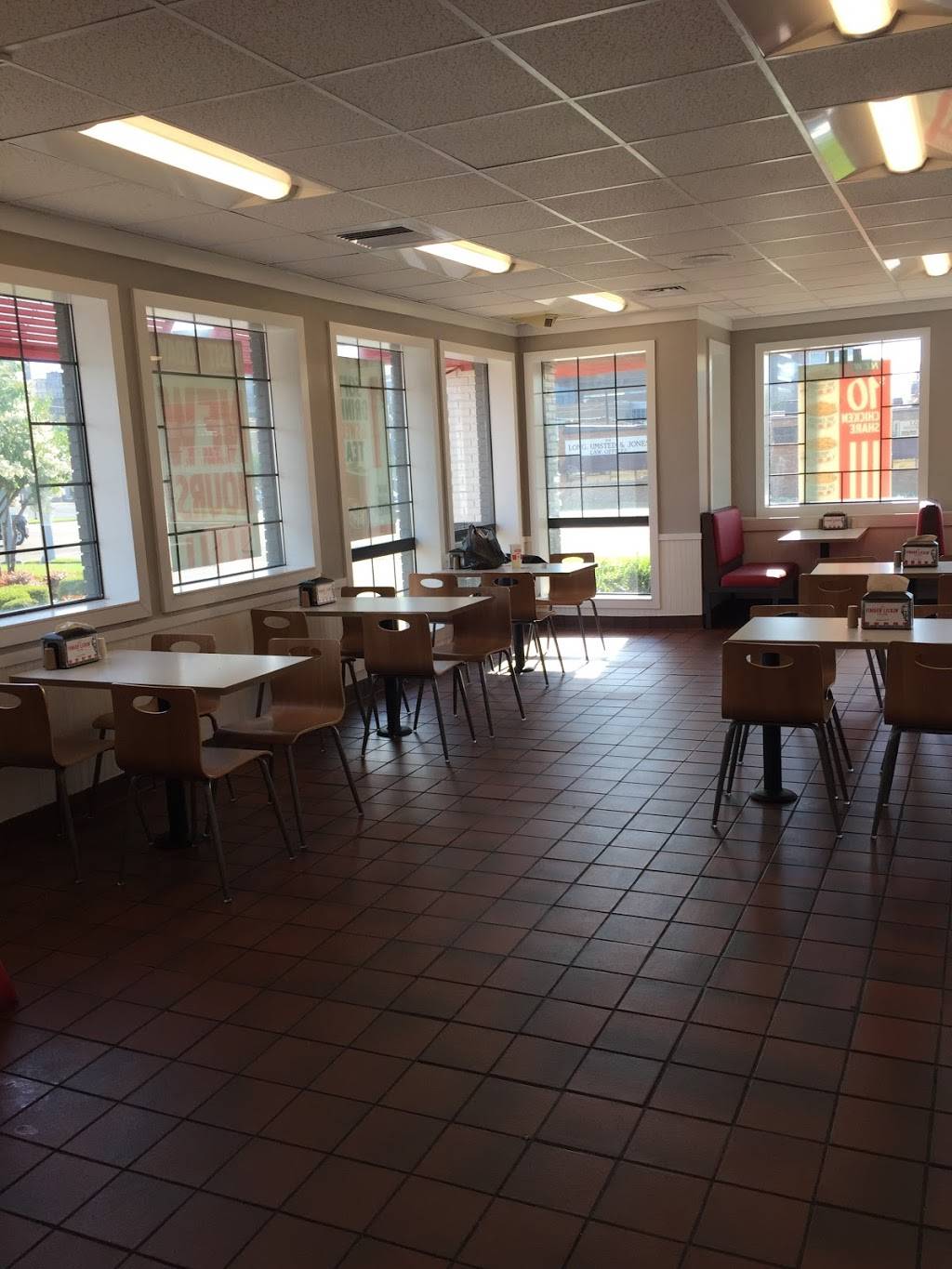 KFC | restaurant | 200 N Danny Thomas Blvd, Memphis, TN 38105, USA | 9015261612 OR +1 901-526-1612