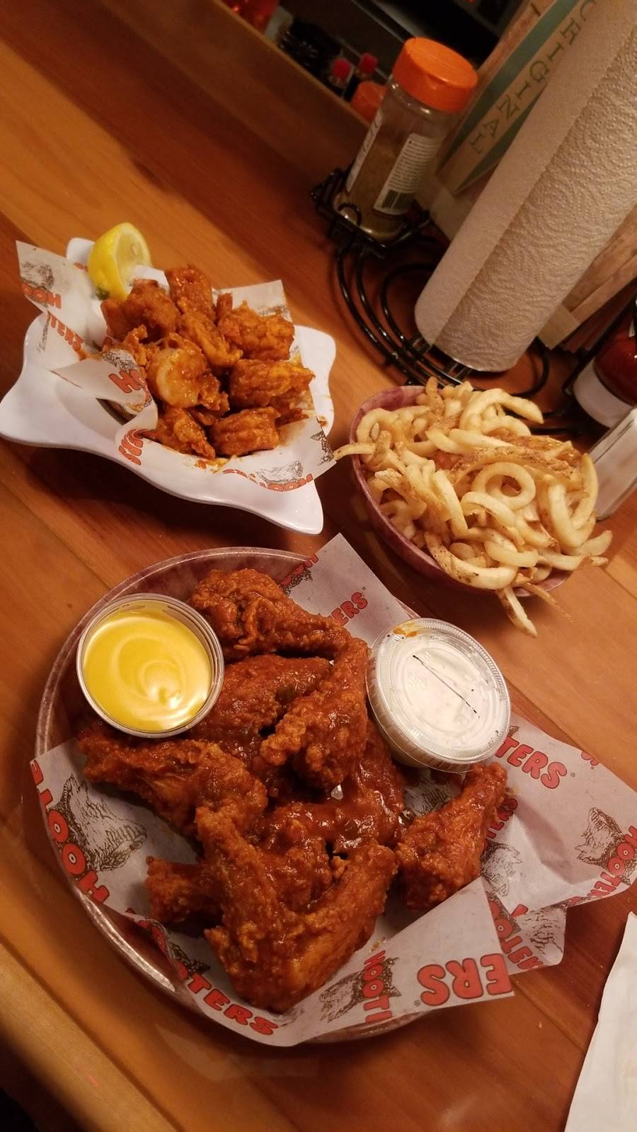 Hooters | meal takeaway | 2503 W North Ave, Melrose Park, IL 60160, USA | 7084861895 OR +1 708-486-1895