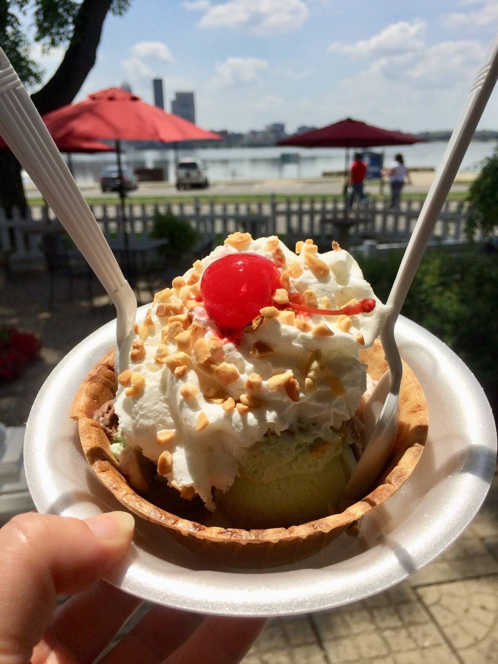 The Widows Walk Ice Creamery and Bicycle Rentals | restaurant | 415 E Riverside Dr, Clarksville, IN 47129, USA | 8127258415 OR +1 812-725-8415