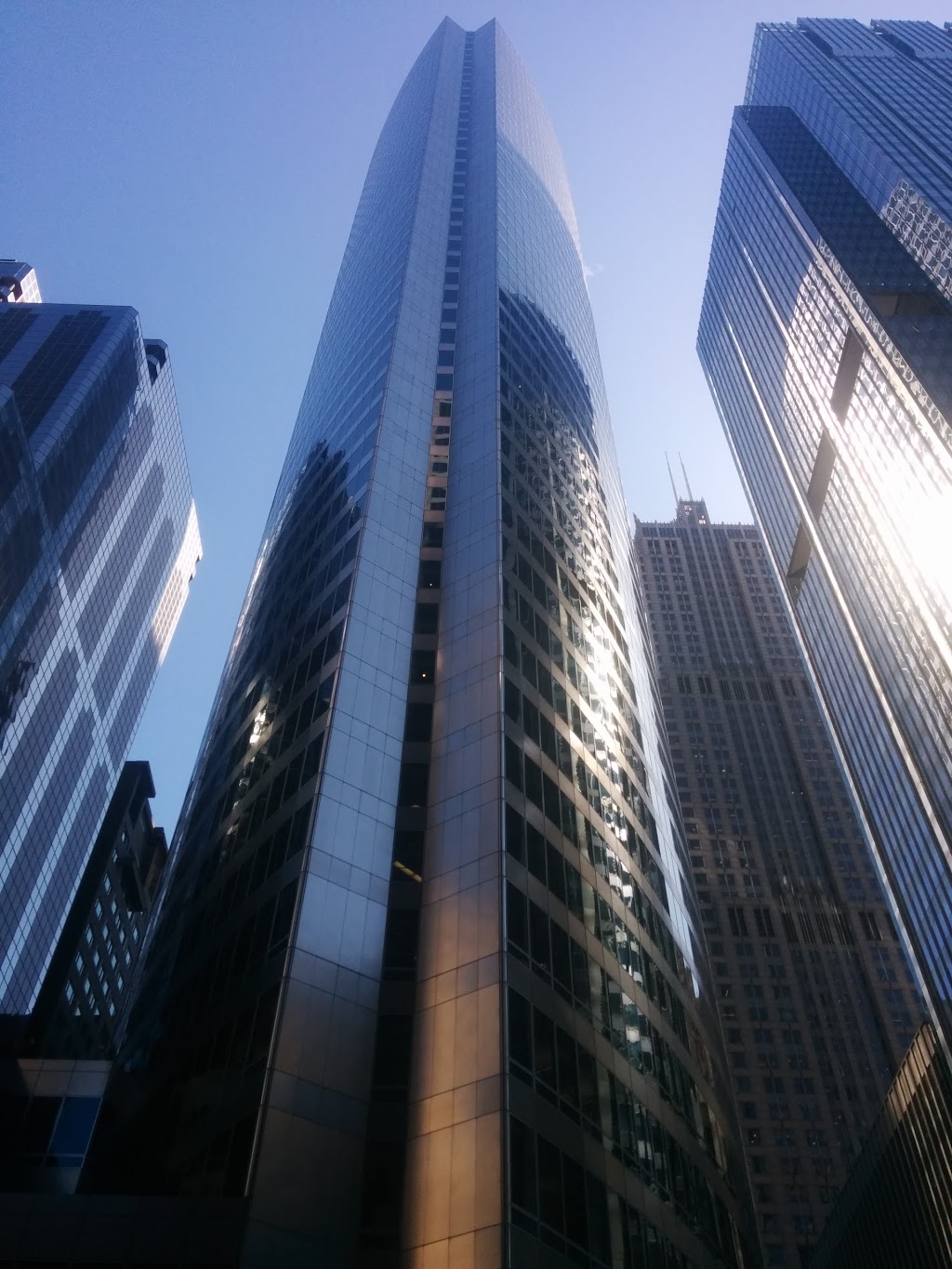 Starbucks | cafe | 303 West Madison, Chicago, IL 60606, USA | 3127819845 OR +1 312-781-9845