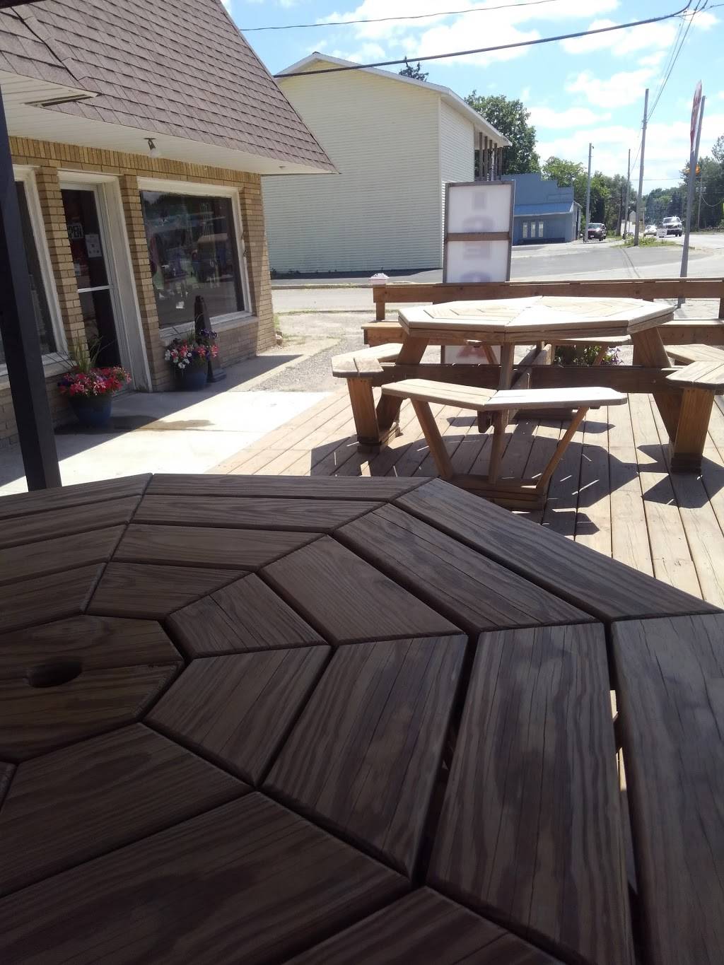 Williams Cafe | cafe | 19636 30th Ave, Barryton, MI 49305, USA | 9893829602 OR +1 989-382-9602