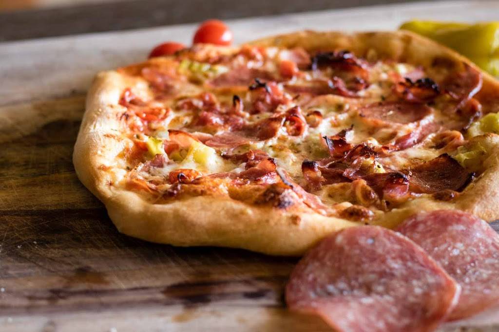 Giannis Pizza | restaurant | 3910 Vista Way #108, Oceanside, CA 92056, USA | 7607242670 OR +1 760-724-2670