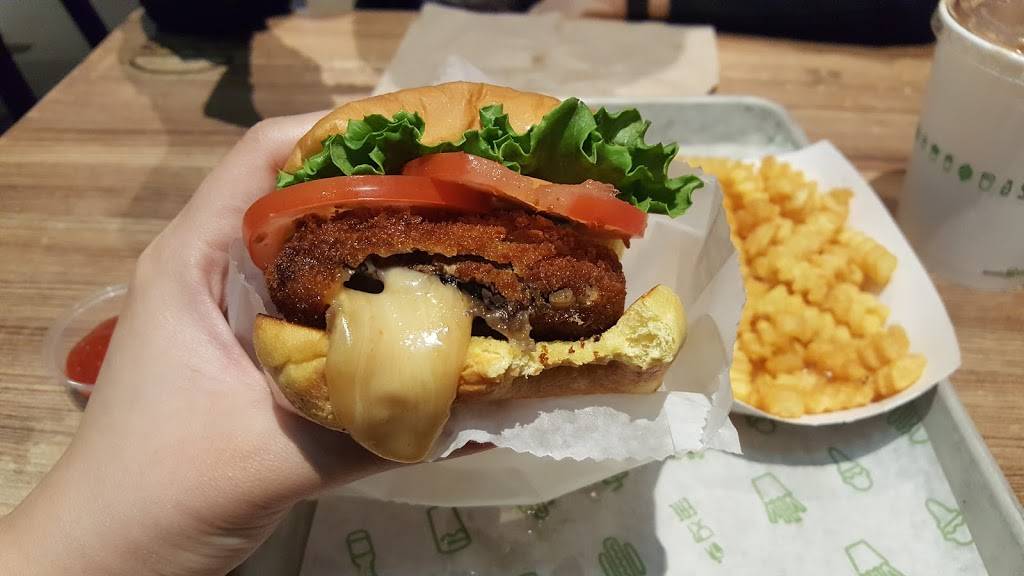 Shake Shack | restaurant | 226 Legacy Pl, Dedham, MA 02026, USA | 7814897330 OR +1 781-489-7330
