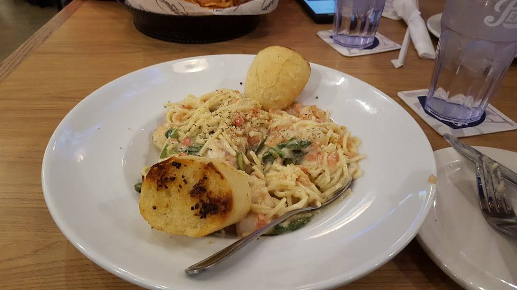 Shooters Sports Grill | restaurant | 4981 Winners Circle Drive, Hamilton, OH 45011, USA | 5132040401 OR +1 513-204-0401