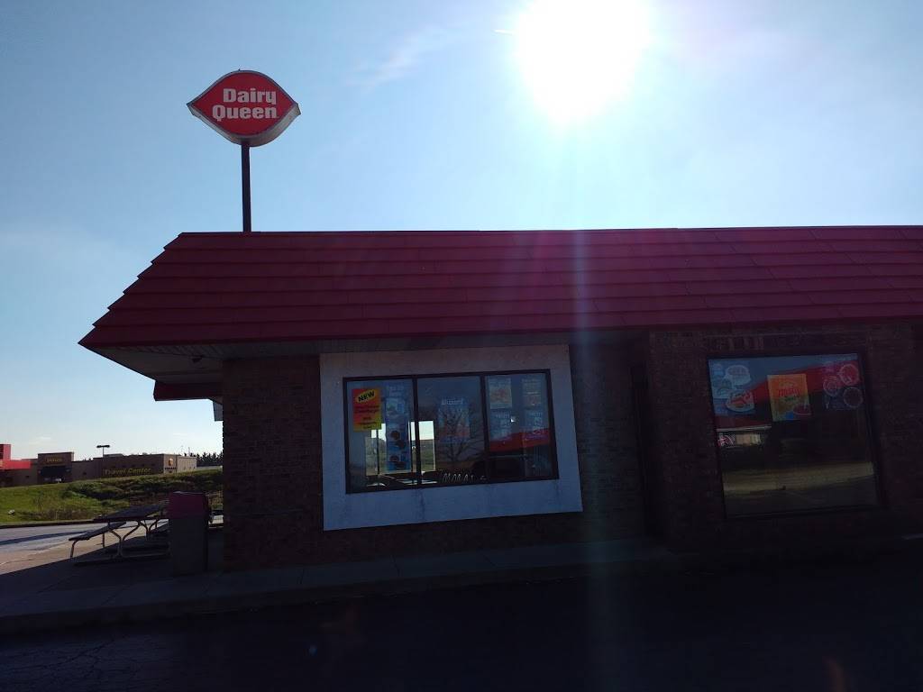 Dairy Queen Store | restaurant | 822 US-24, Gilman, IL 60938, USA | 8152654115 OR +1 815-265-4115