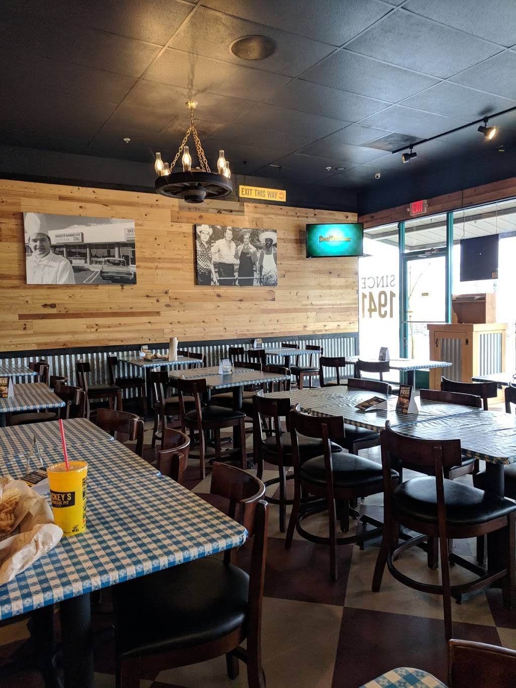 Dickeys Barbecue Pit | restaurant | 1197 Sanguinetti Rd, Sonora, CA 95370, USA | 2096773263 OR +1 209-677-3263