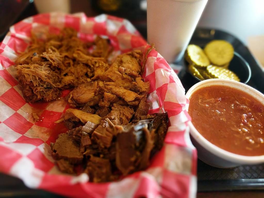 Zombie Pig BBQ | restaurant | 6201 Veterans Pkwy, Columbus, GA 31909, USA | 7066620941 OR +1 706-662-0941