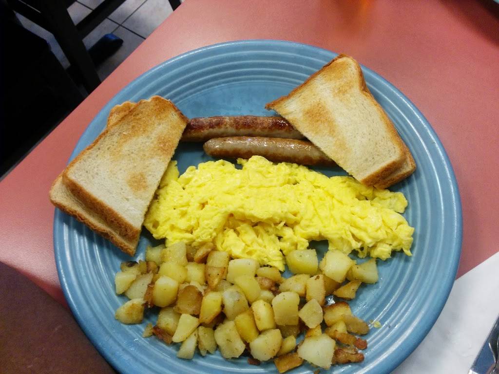 Donnas Restaurant | restaurant | 980 Saratoga St, East Boston, MA 02128, USA | 6175689314 OR +1 617-568-9314