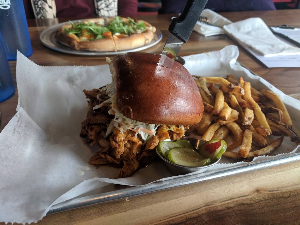 Off Square Brewing | restaurant | 11000 Delaware Pkwy, Crown Point, IN 46307, USA | 2193108898 OR +1 219-310-8898