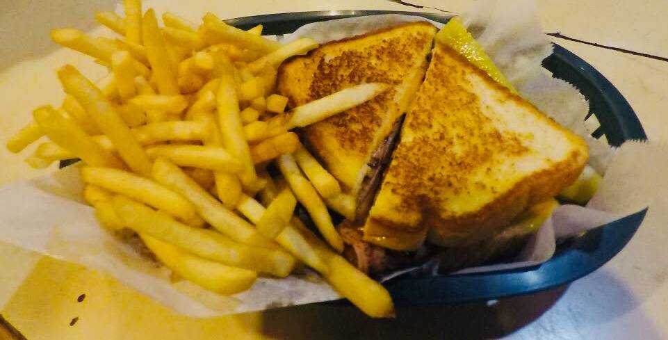 Lindys Ford City | restaurant | 7600 S Pulaski Rd, Chicago, IL 60652, USA | 7735822510 OR +1 773-582-2510