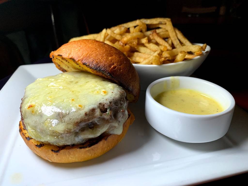 Le Monde | restaurant | 2885 Broadway, New York, NY 10025, USA | 2125313939 OR +1 212-531-3939