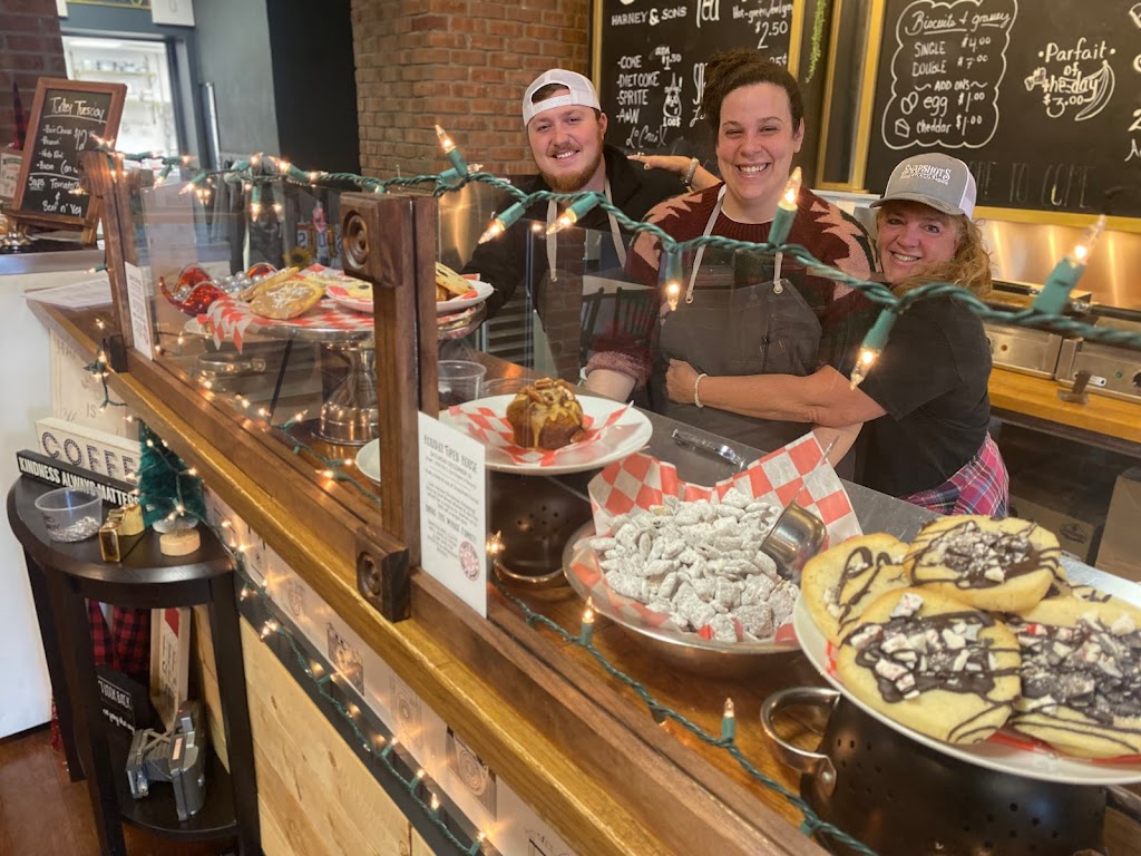 Snapshots Social | bakery | 50 S 2nd St, Newark, OH 43055, USA | 7403498193 OR +1 740-349-8193