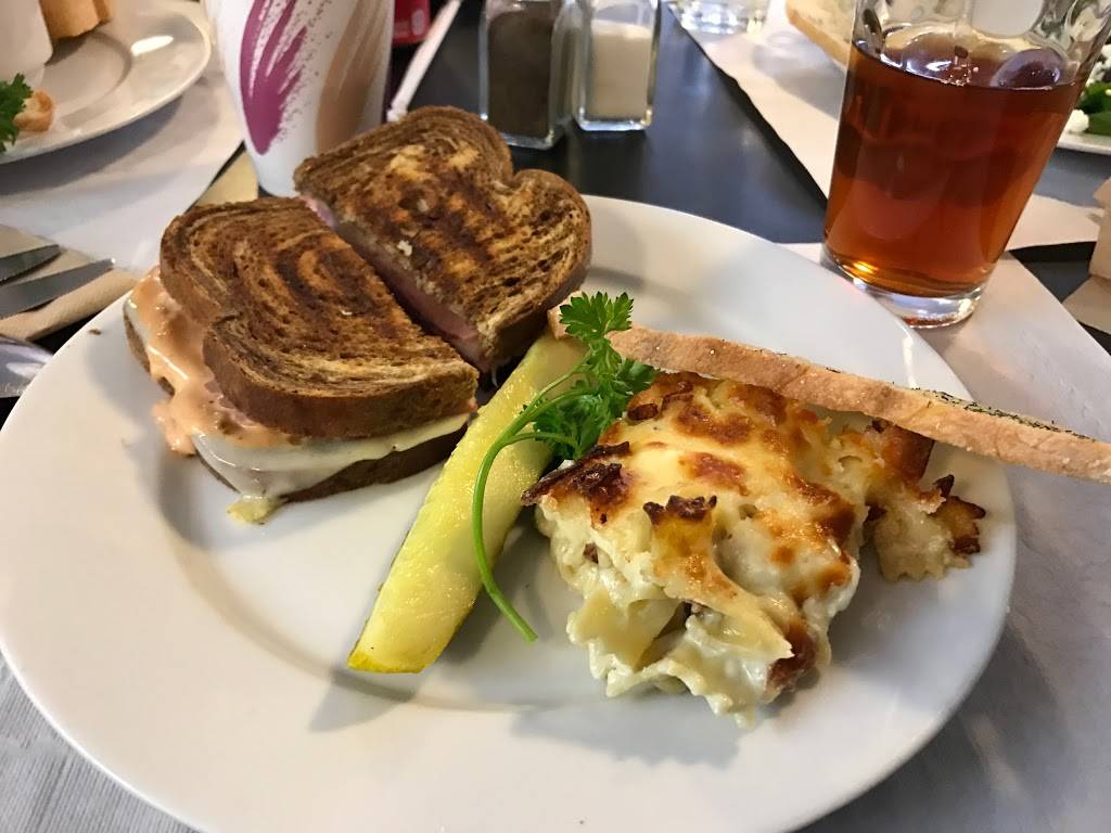 Ivy Bake Shoppe & Cafe | restaurant | 514 Jefferson St, Burlington, IA 52601, USA | 3197545924 OR +1 319-754-5924