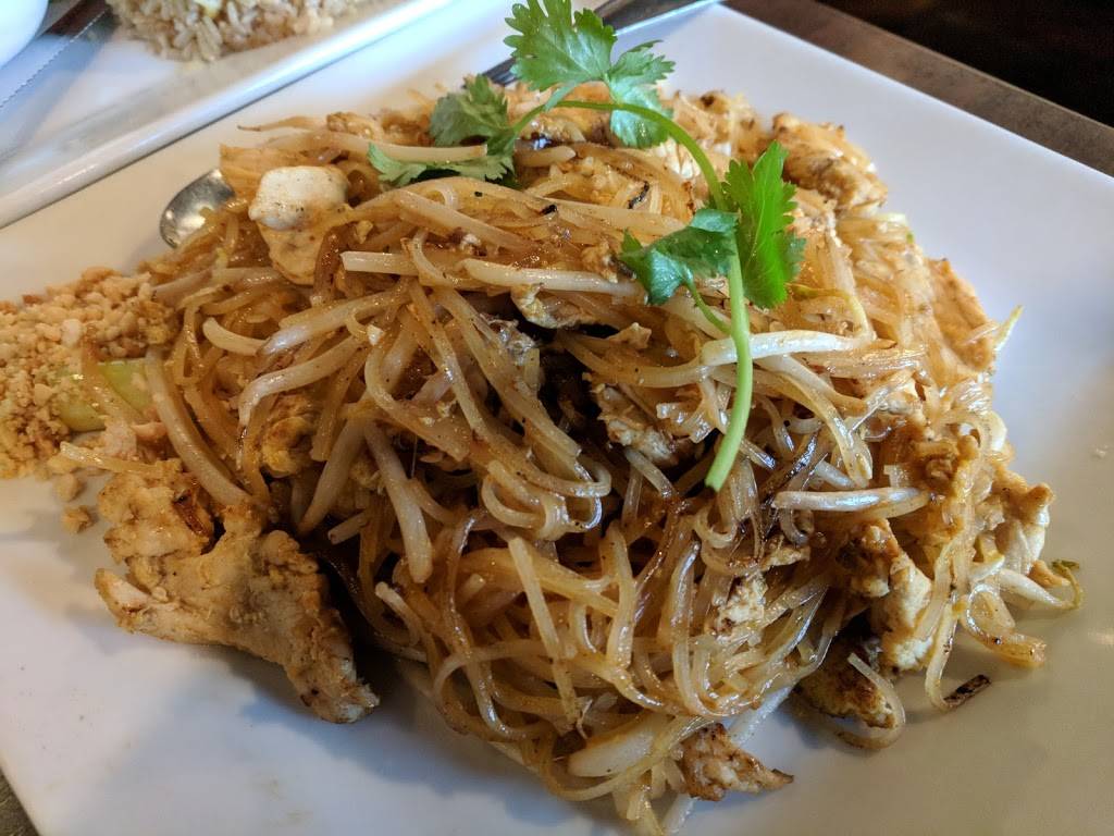 Palm Thai Cuisine | restaurant | 29263 Central Ave C, Lake Elsinore, CA 92532, USA | 9514373939 OR +1 951-437-3939