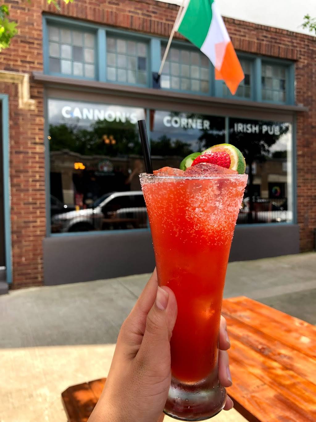 Cannons Corner Irish Pub | restaurant | 1314 W Davis St, Dallas, TX 75208, USA | 2146132777 OR +1 214-613-2777