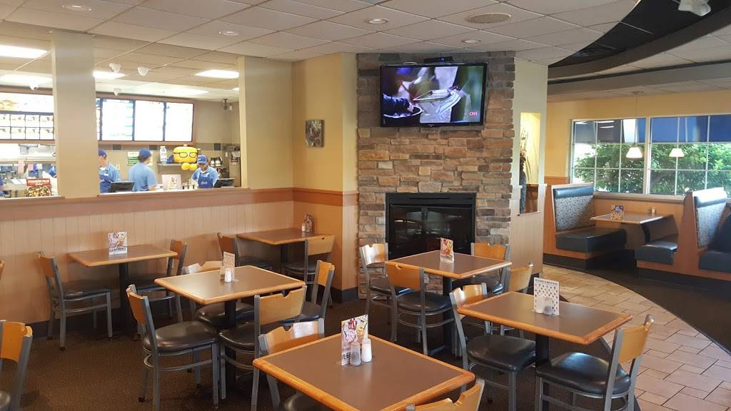 Culvers | restaurant | 21300 W Capitol Dr, Pewaukee, WI 53072, USA | 2627900981 OR +1 262-790-0981