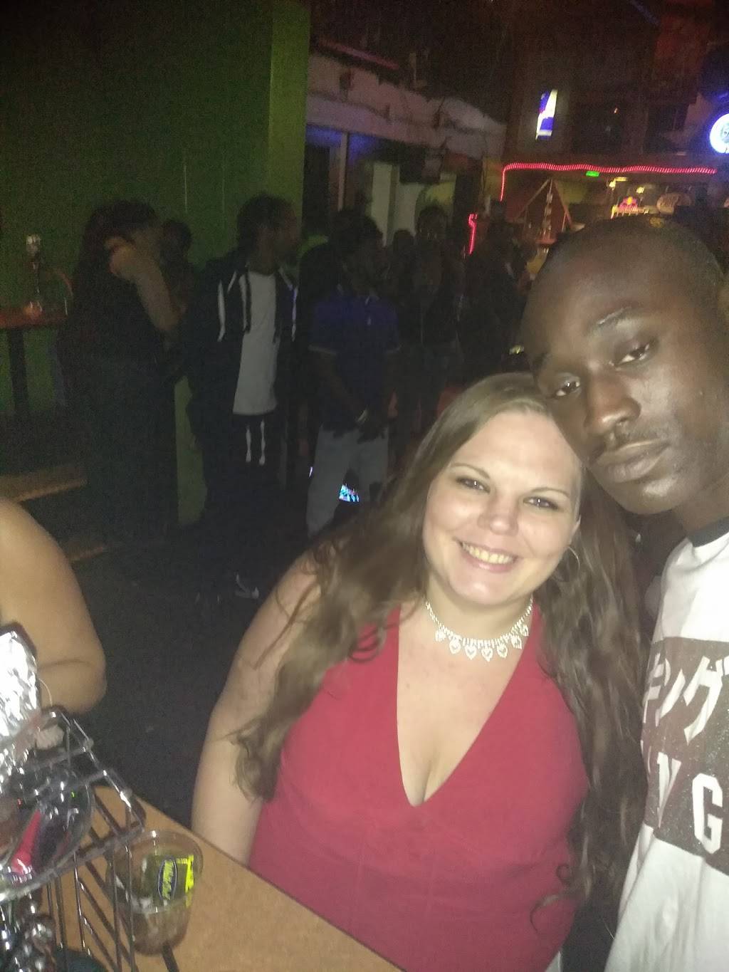 Cave Restaurant & Lounge | restaurant | 3430 Covington Dr, Decatur, GA 30032, USA | 4042893772 OR +1 404-289-3772