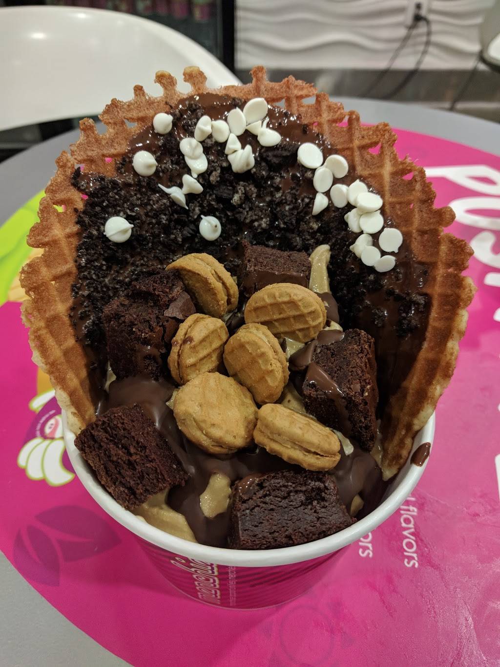 Menchies Frozen Yogurt | bakery | 13369 Ventura Blvd, Sherman Oaks, CA 91423, USA | 8187889900 OR +1 818-788-9900