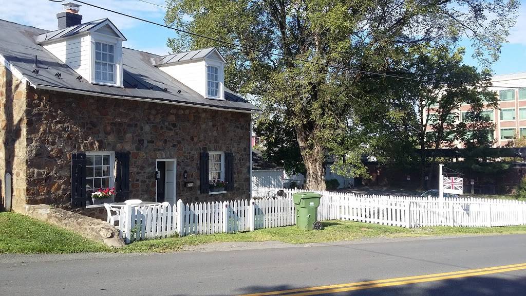 Aylesbury Tea Room | restaurant | 209 E Market St, Leesburg, VA 20176, USA | 7038686935 OR +1 703-868-6935