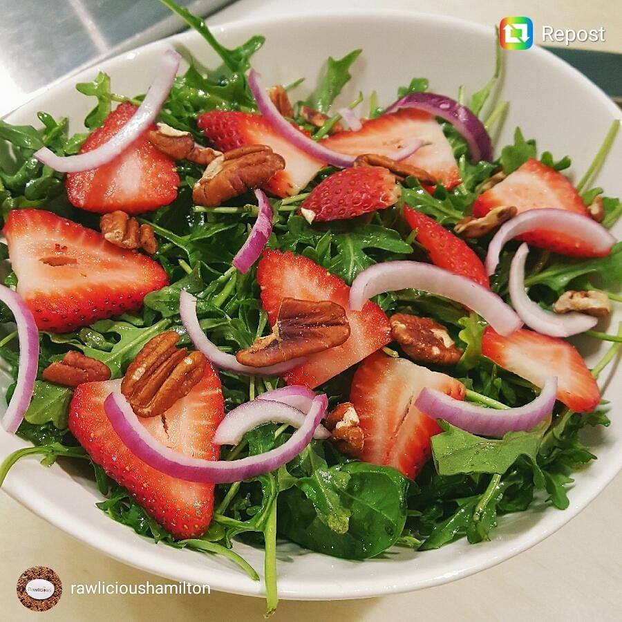 Rawlicious Hamilton | restaurant | 1044 King St W, Hamilton, ON L8S 1L5, Canada | 2893899997 OR +1 289-389-9997