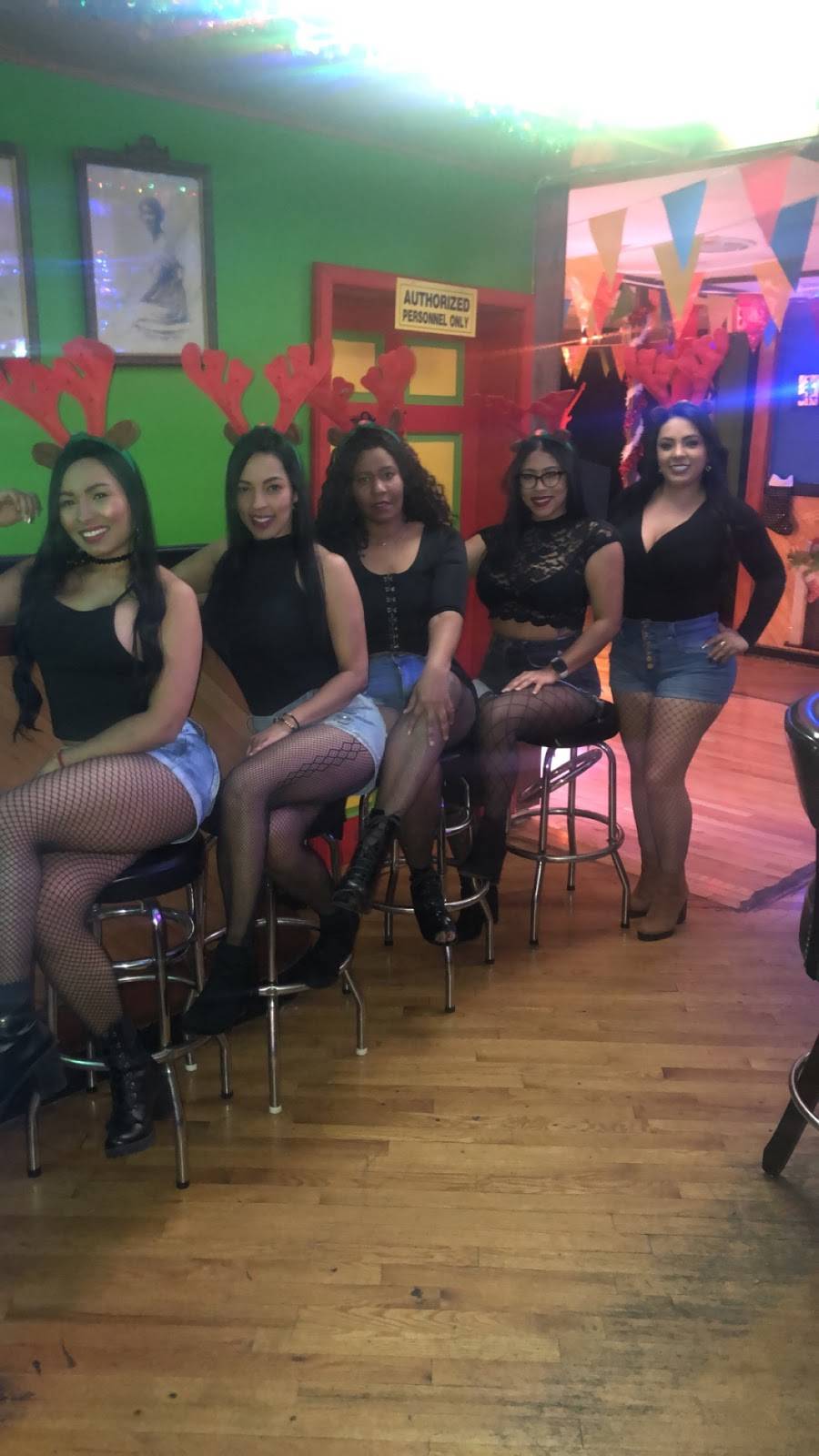 La Setenta Bar & Grill | restaurant | 855 Broad St, Central Falls, RI 02863, USA | 7819578308 OR +1 781-957-8308