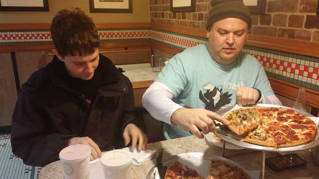 Roccos Pizza Shop | restaurant | 1053 Portage Trail, Cuyahoga Falls, OH 44221, USA | 3309283344 OR +1 330-928-3344