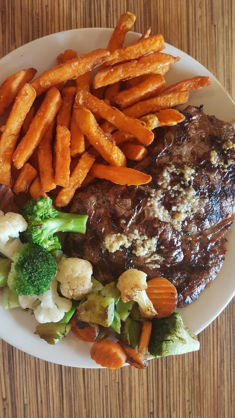 The Cove | restaurant | 14A158, Canyon Club Dr, Apple River, IL 61001, USA | 8154920277 OR +1 815-492-0277