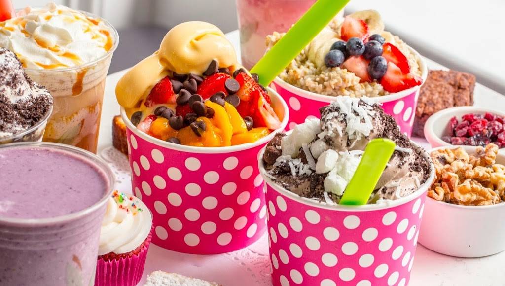 Froyo Chicago | restaurant | 3746 N Southport Ave, Chicago, IL 60613, USA | 7738570119 OR +1 773-857-0119