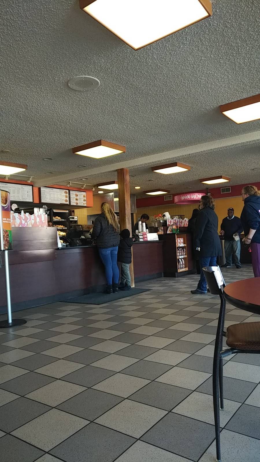 Dunkin | cafe | 222 W Market St, Newport, DE 19804, USA | 3029930288 OR +1 302-993-0288
