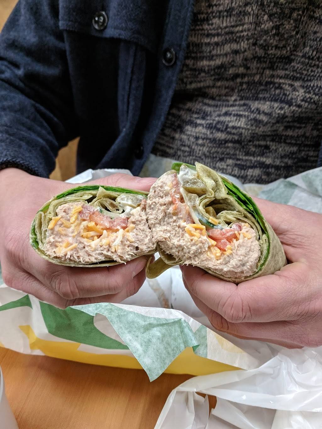 Subway | restaurant | 2021 Lynnhaven Pkwy, Virginia Beach, VA 23456, USA | 7574711100 OR +1 757-471-1100