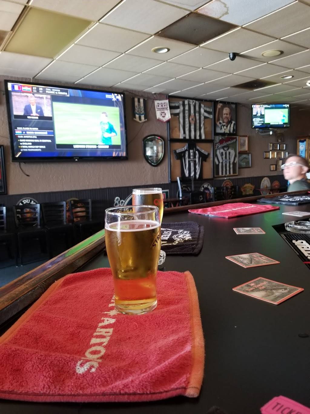 Champions Pub | restaurant | 3676 Webber St, Sarasota, FL 34232, USA | 9419277686 OR +1 941-927-7686