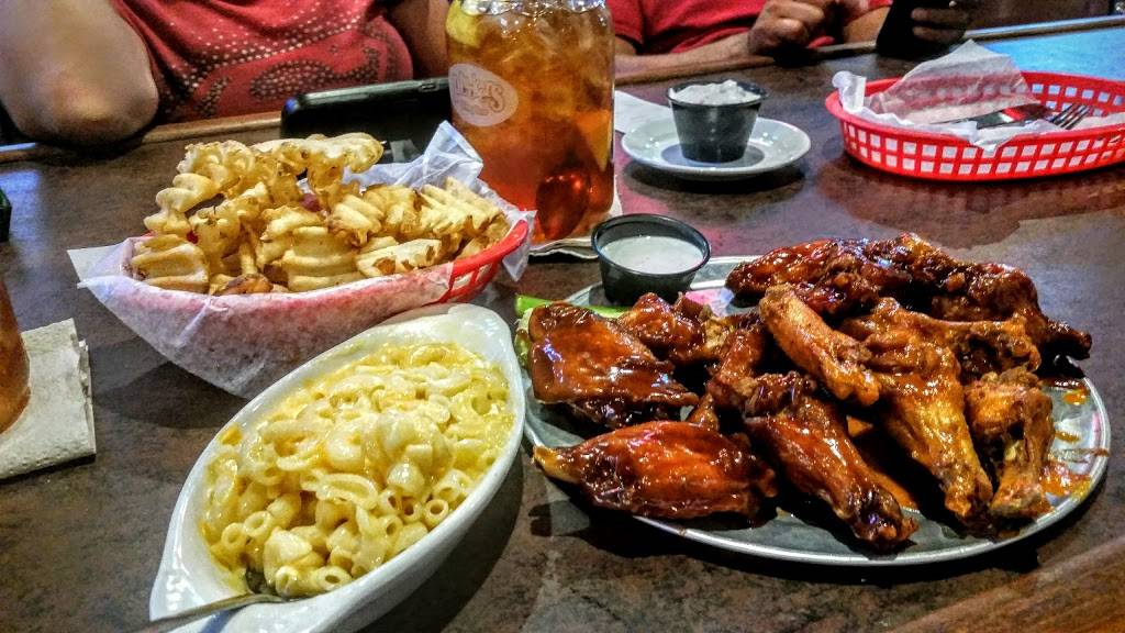 Pluckers Wing Bar | restaurant | 11066 Pecan Park Blvd Unit G, Cedar Park, TX 78613, USA | 5122589464 OR +1 512-258-9464