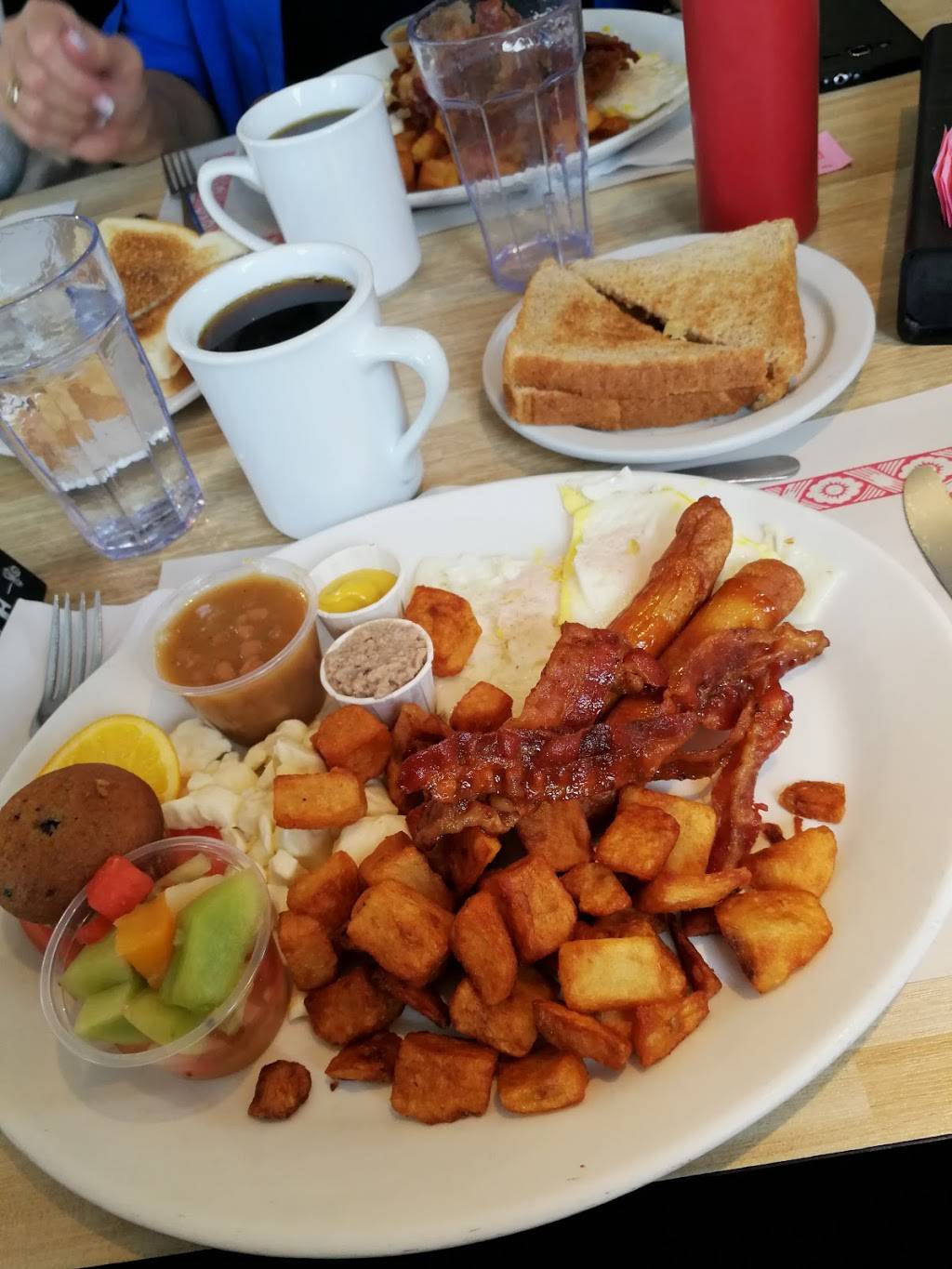 Resto Chez Lucky | restaurant | 131 Rte St-Albert, Saint-Albert, QC J0A 1E0, Canada | 8193585848 OR +1 819-358-5848