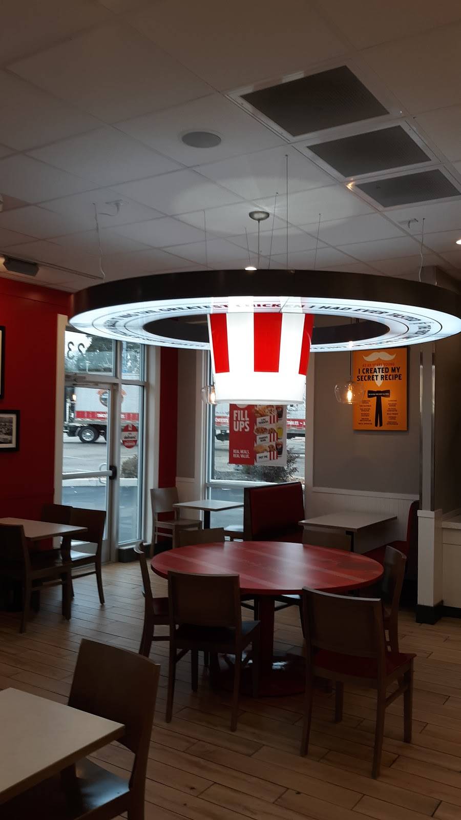 KFC | restaurant | 4023 W Third St, Dayton, OH 45417, USA | 9372687361 OR +1 937-268-7361