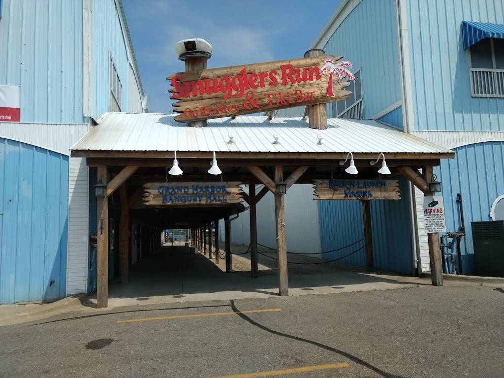 Smugglers Run | restaurant | 1 St John St, Wyandotte, MI 48192, USA | 7345301788 OR +1 734-530-1788