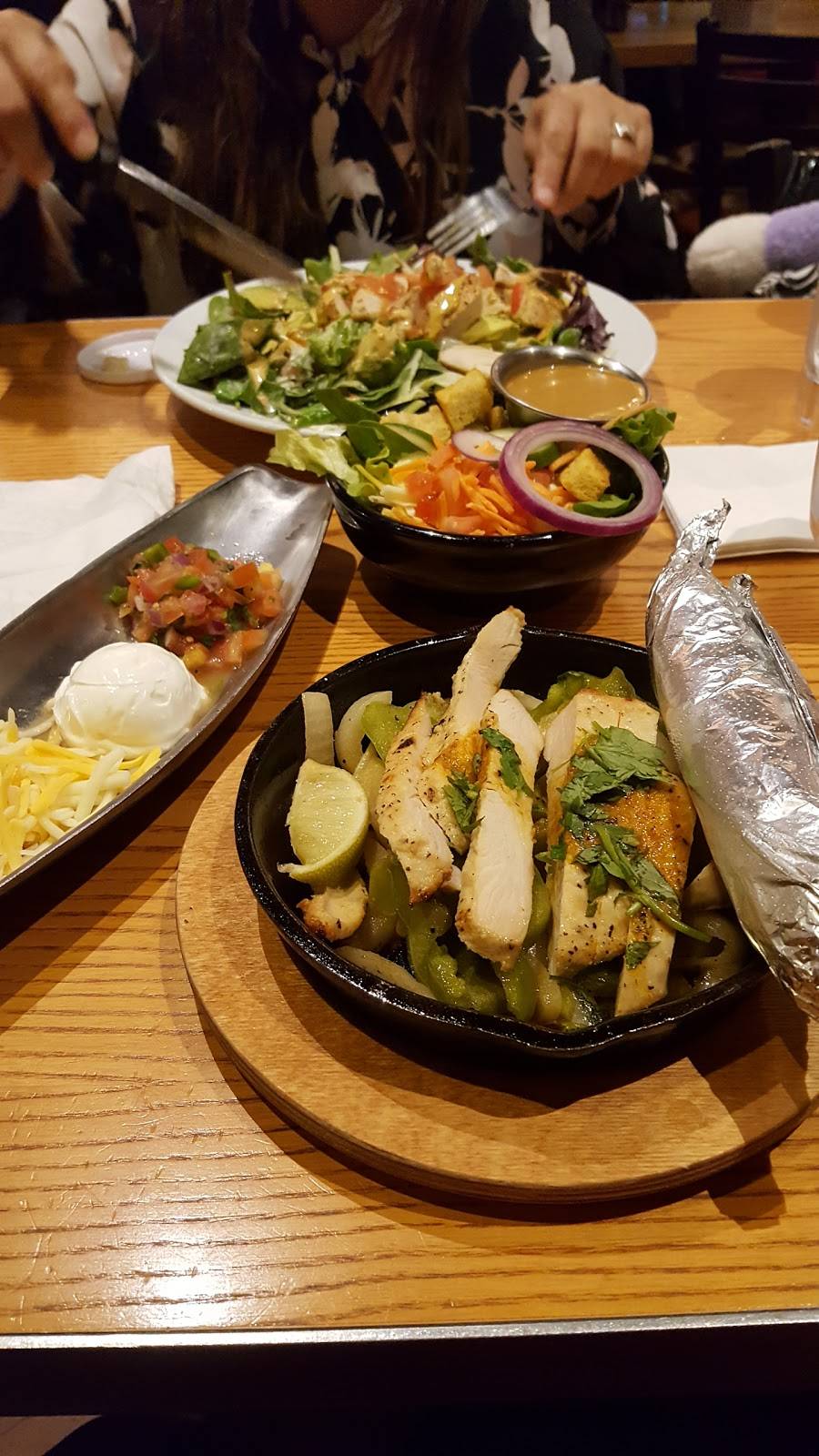 Chilis Grill & Bar | meal takeaway | 32120 Dyer St, Union City, CA 94587, USA | 5106759810 OR +1 510-675-9810