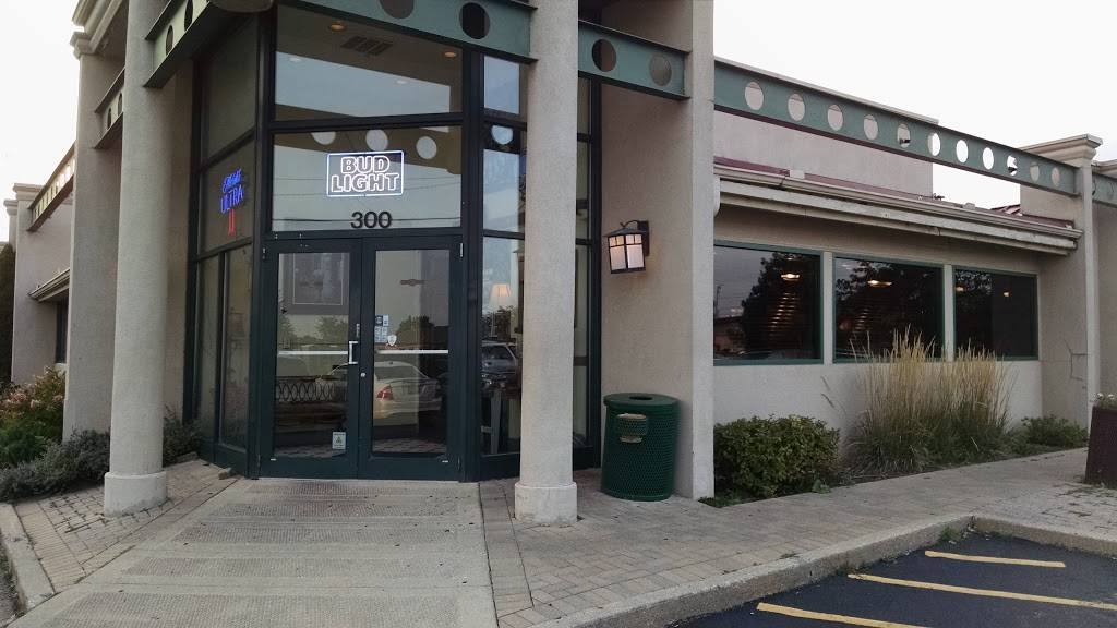 Manhattans American Bar & Grill | restaurant | 300 Schmale Road, Carol Stream, IL 60188, USA | 6308712991 OR +1 630-871-2991