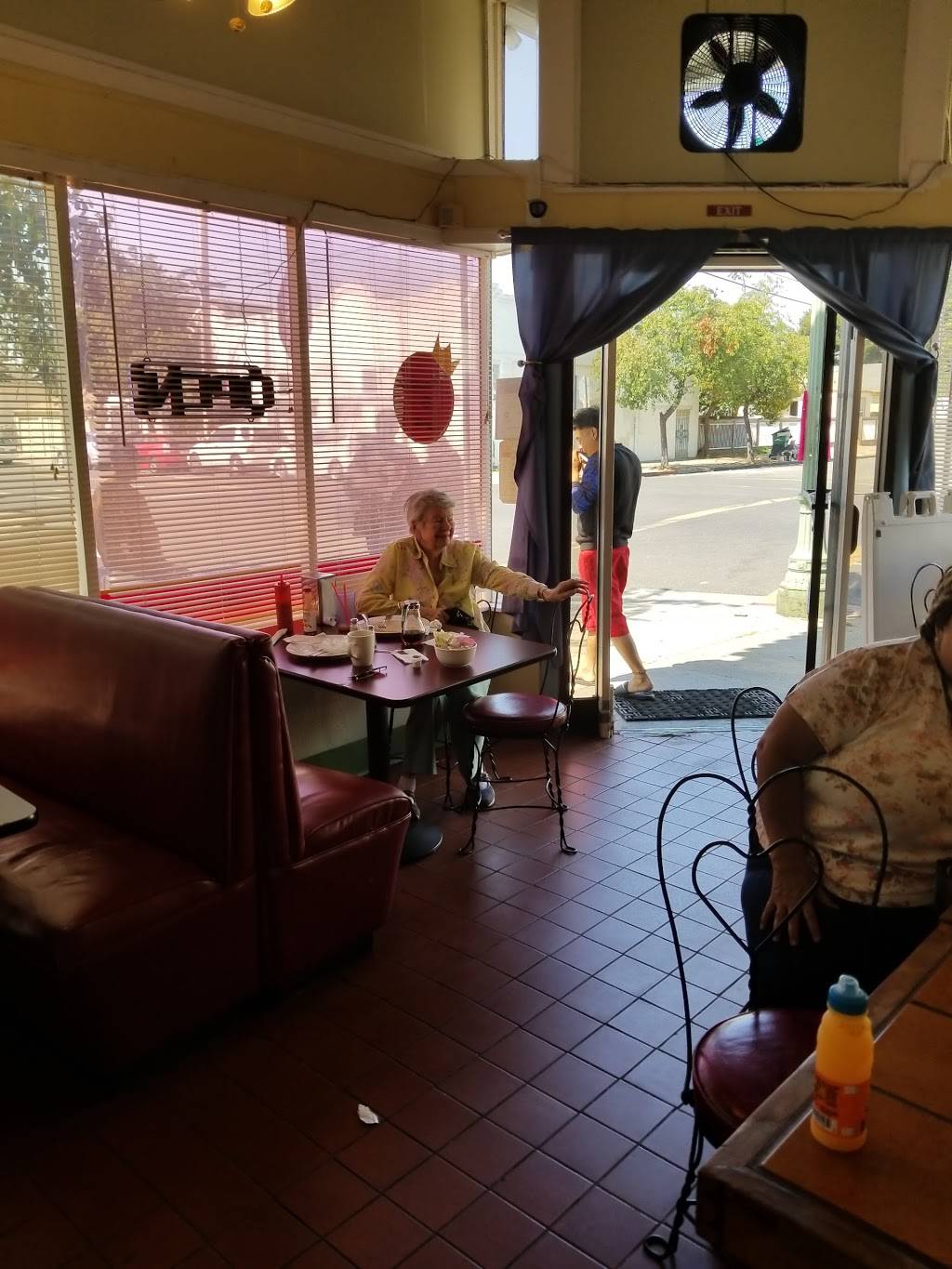 The Kings Coffee Shop | cafe | 3000 38th Ave, Oakland, CA 94619, USA | 5105323793 OR +1 510-532-3793