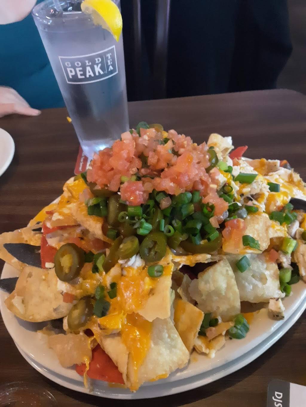 DJs Dugout Sports Bar - Aksarben Village | restaurant | 2102 S 67th St, Omaha, NE 68106, USA | 4029333533 OR +1 402-933-3533