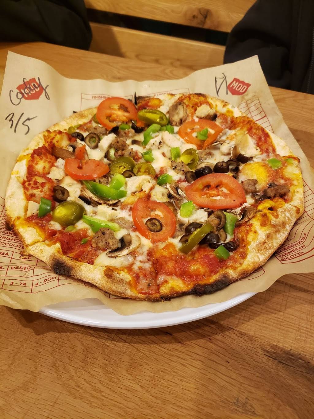 MOD Pizza | restaurant | 4938 Thompson Pkwy, Johnstown, CO 80534, USA | 9706673762 OR +1 970-667-3762