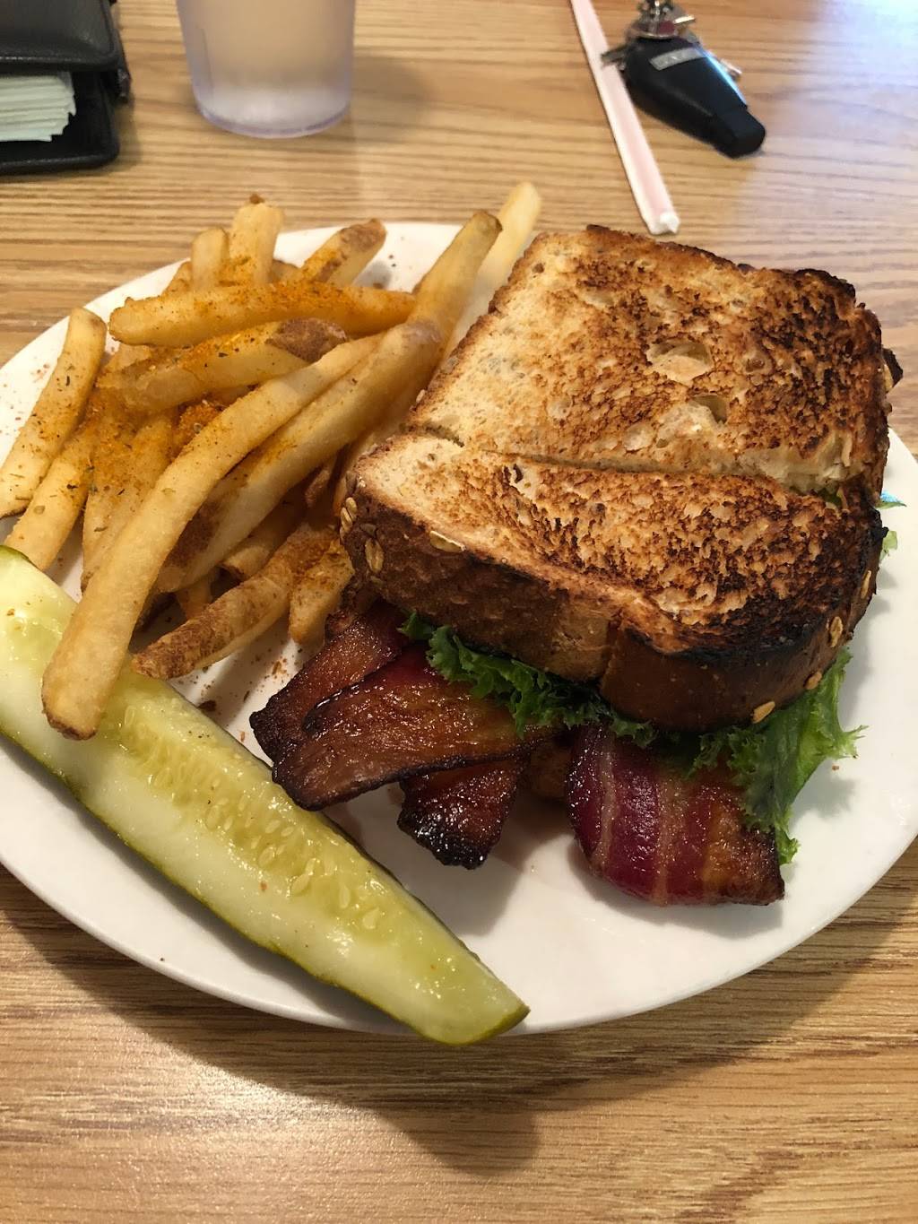 Phils Filling Station | restaurant | 16852 E Parkview Ave, Fountain Hills, AZ 85268, USA | 4808168200 OR +1 480-816-8200