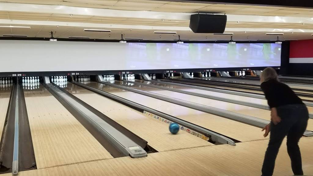 Bowlero Melbourne | restaurant | 1099 N Wickham Rd, Melbourne, FL 32935, USA | 3212422695 OR +1 321-242-2695