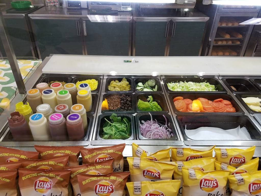 Subway | restaurant | 557 N Golden State Blvd, Turlock, CA 95380, USA | 2096697635 OR +1 209-669-7635