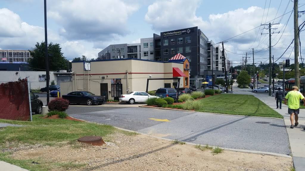 Taco Bell | restaurant | 220 Riggs Rd NE, Washington, DC 20011, USA | 2026350088 OR +1 202-635-0088